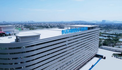 一年净赚5亿！佛山兄妹干出行业第一股，市值超300亿