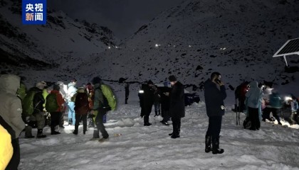 珠峰景区游客被困最新进展：已有350名游客获救，其余200多名游客已全部取得联系