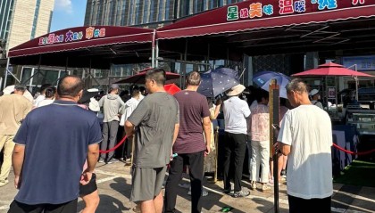 “不在乎别人说掉价” 星级酒店纷纷摆摊
