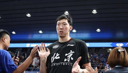 周琦提醒杨瀚森保持心态：美国很多黑人瞧不起我们