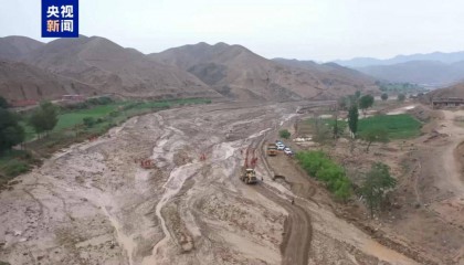 甘肃靖远突发山洪5人失联1人获救 失联者家属:车已找到,人还没找到