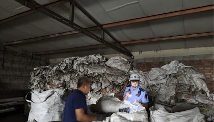 东河区生态环境分局开展非法倾倒处置固体专项行动