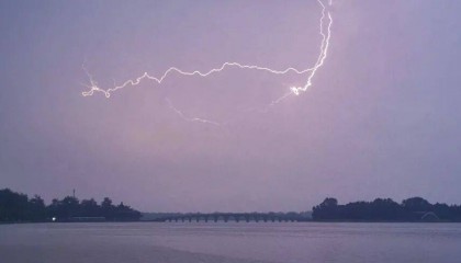 “天空像是在倒冰块！”北京这场冰雹为何如此猛烈？