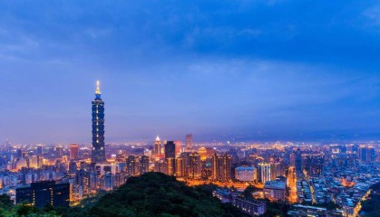 刚刚！中方连发三道警告，我外长公开表态，绝不允许日本强军扩武