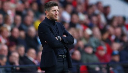 国安主帅塞蒂恩赛后提前退场：背影映射的球队危机与未来方向