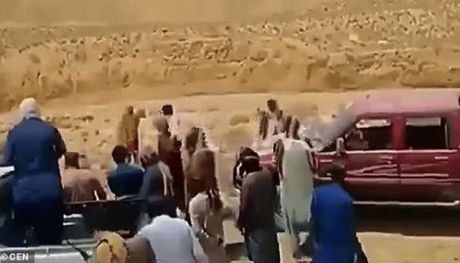 巴基斯坦年轻女子未经家人同意结婚，与新郎双双遭家族当众枪杀