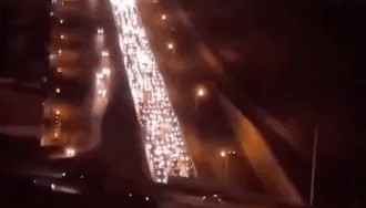 加油限额10升、高速大排长龙:大量居民逃离德黑兰