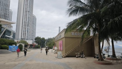 单价1.6万元买的海景房，如今二手房仅6000多元！开发商改造道路遭业主强烈反对：散步时景观视野将受明显影响