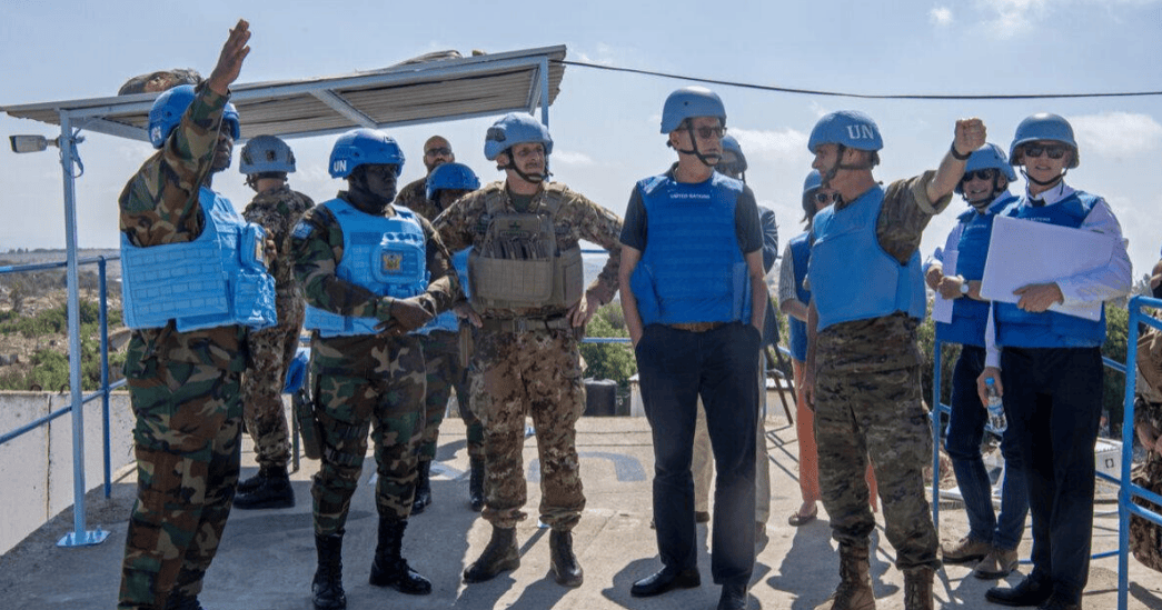 中东战云密布,以色列不宣而战对法军开打,美军威胁要炸联合国维和部队!