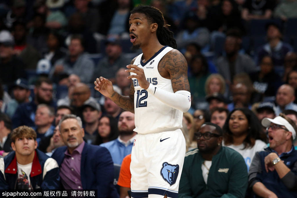 杜兰特在火箭与灰熊的比赛中调侃莫兰特父亲:你儿子不想在这里