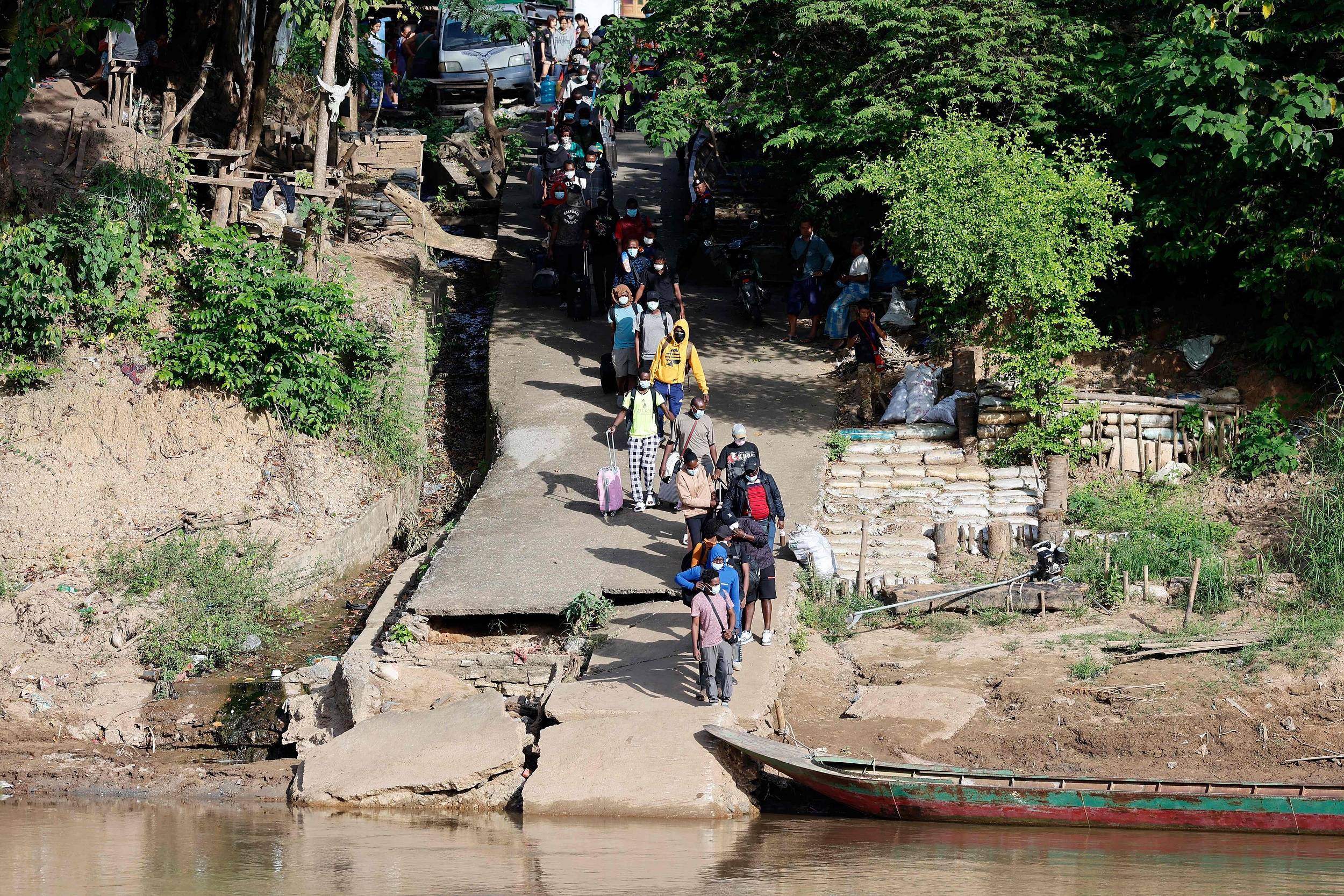 进度已超三分之二,缅甸军方称拆除KK园区148栋建筑